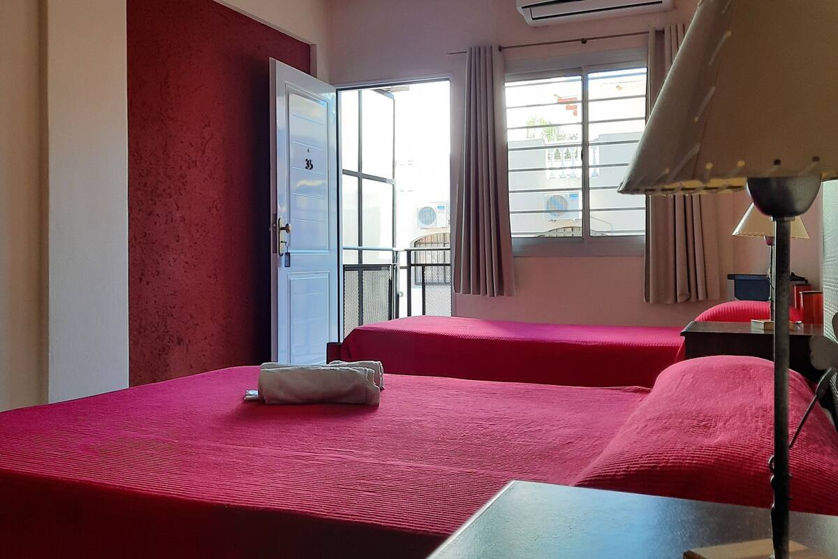 Triple Room, 1 Bedroom | Desk, WiFi (free), bed sheets