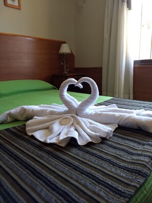 Desk, free WiFi, bed sheets - Hotel Gala (Villa Carlos Paz)