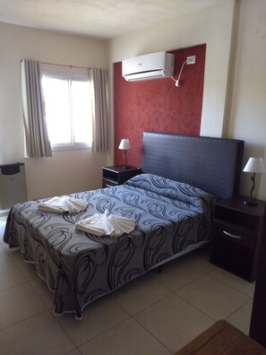 Desk, free WiFi, bed sheets - Hotel Gala (Villa Carlos Paz)