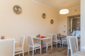 รวมอาหารเช้าแบบบุฟเฟ่ต์ ทุกวัน