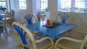 Tägliches inbegriffenes großes Frühstück