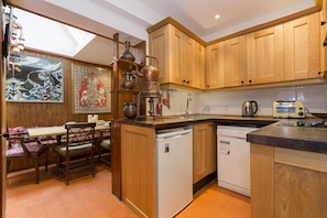Appartamento (4 Bedrooms) | Cucina privata | Frigorifero, forno, piano cottura, lavastoviglie