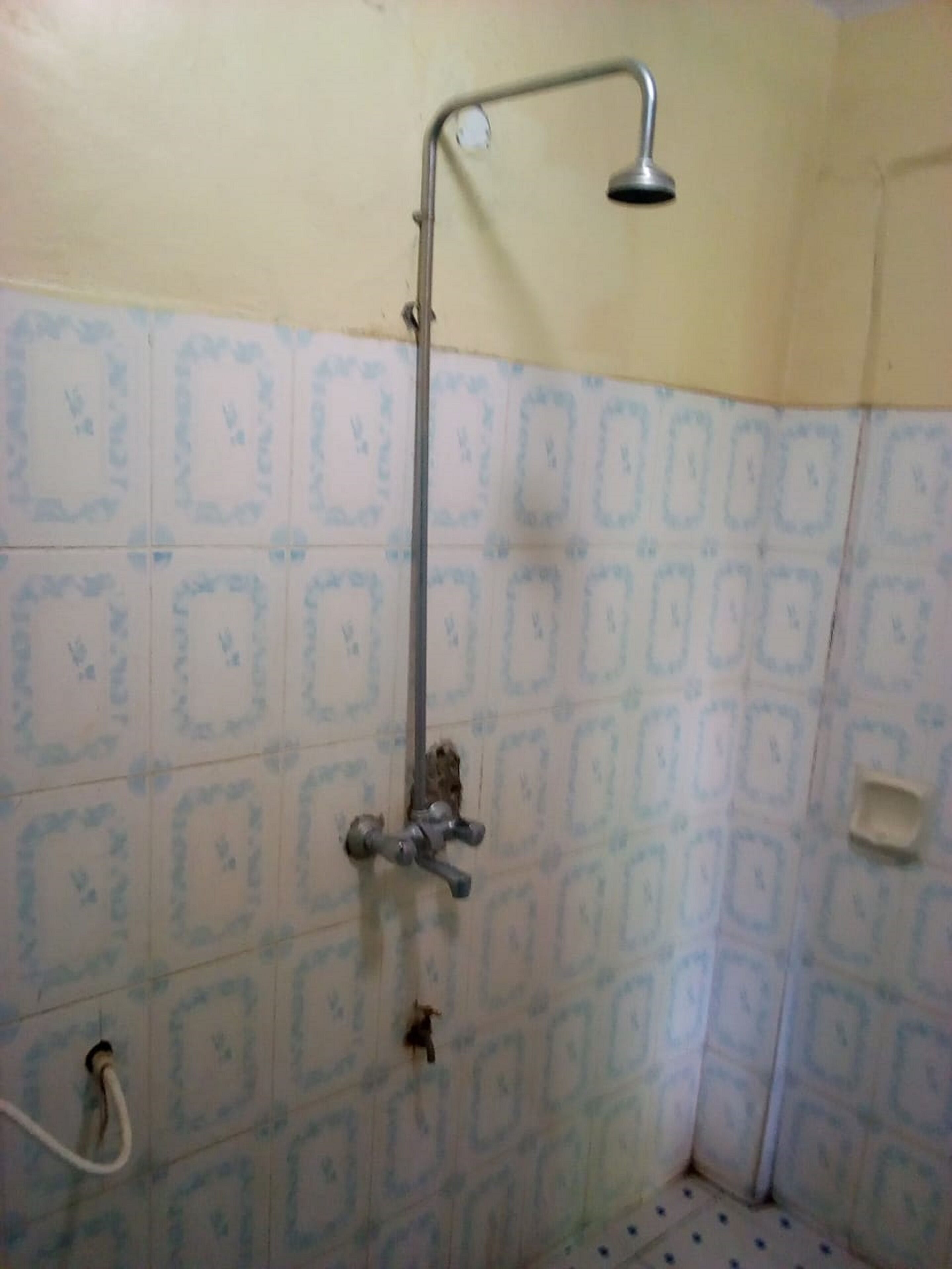 Double Room | Bathroom | Shower, rainfall showerhead, free toiletries, towels