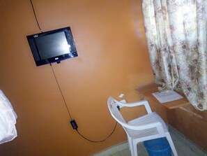 Double Room | Television - Sareh Guest House (Ahero)