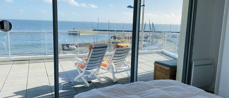 1 soverom og strykejern/-brett