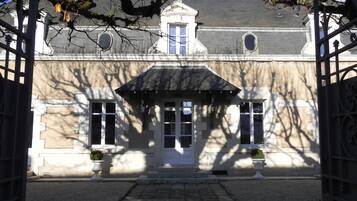 Bagian depan properti