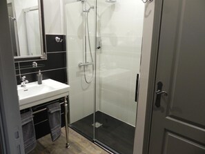 Shower, free toiletries, hair dryer, bathrobes - Le Clos Saint Sulpice (Fossé)