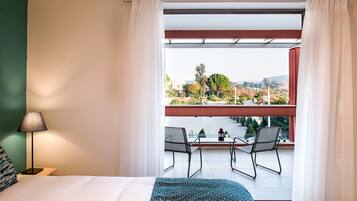 2 chambres, coffres-forts dans les chambres, fer et planche à repasser