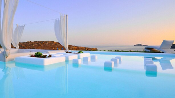 A pool with white floating platforms and a white canopy. - Villa Princess by Thea-concept (Mykonos)