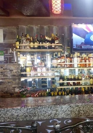 Bar (on property). Shelton Villa Hotel