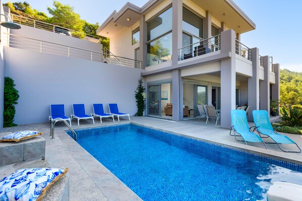 Seasonal outdoor pool, pool loungers