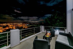 Vila, 4 quartos | Terraço/pátio