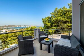 Vila, 4 quartos | Terraço/pátio