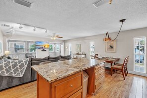 House, 2 Bedrooms | Dining
