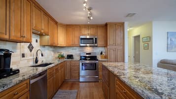 House, 2 Bedrooms | Dapur peribadi | Peti sejuk, pembancuh kopi/teh, pembakar roti