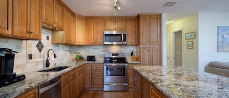 House, 2 Bedrooms | Private kitchen