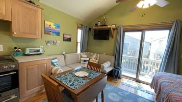 Studio | Bếp riêng | Tủ lạnh, lò vi sóng, lò nướng, dụng cụ pha cà phê/trà