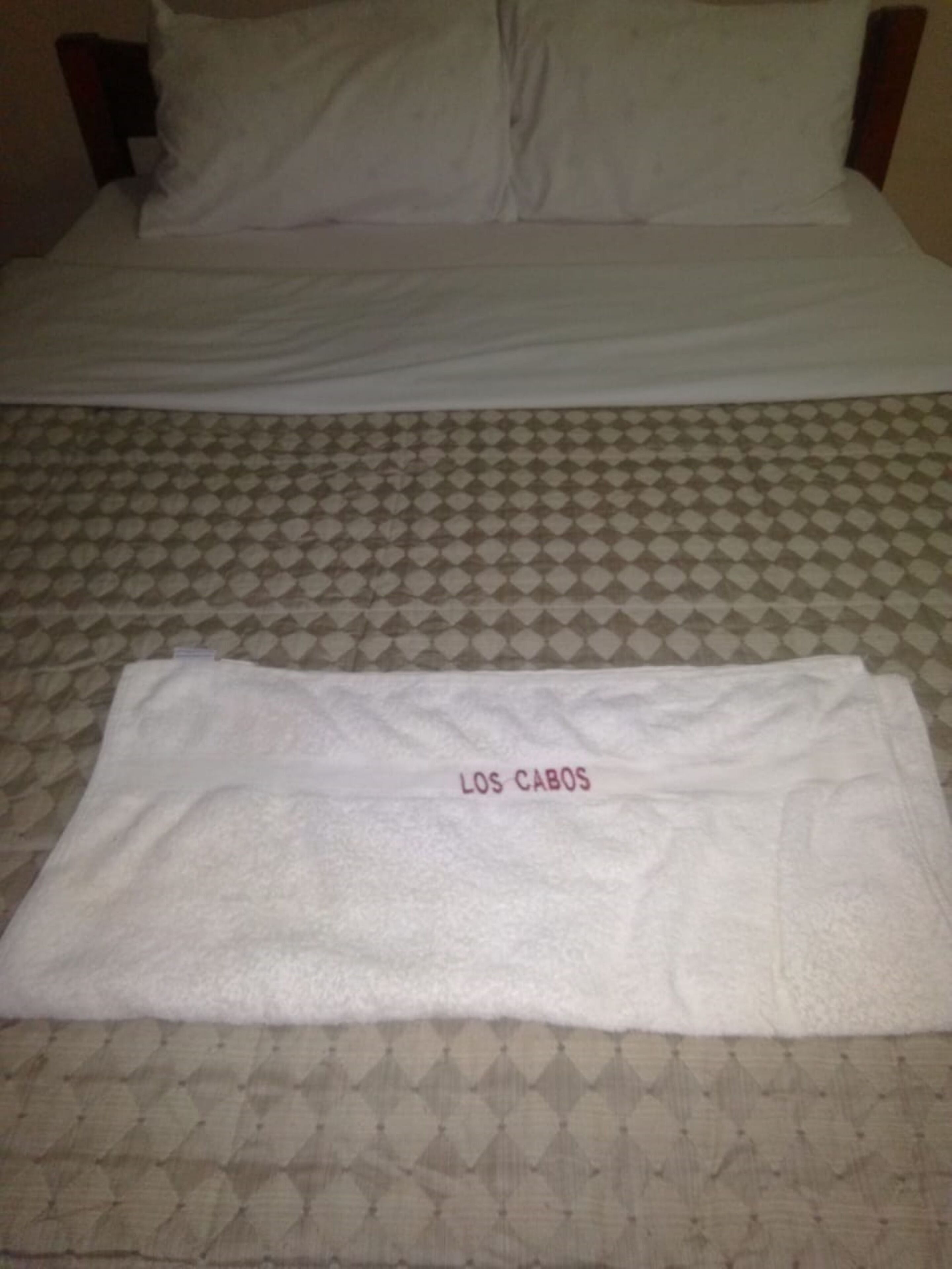 مكتب وواي فاي مجانًا وملاءات أسرّة