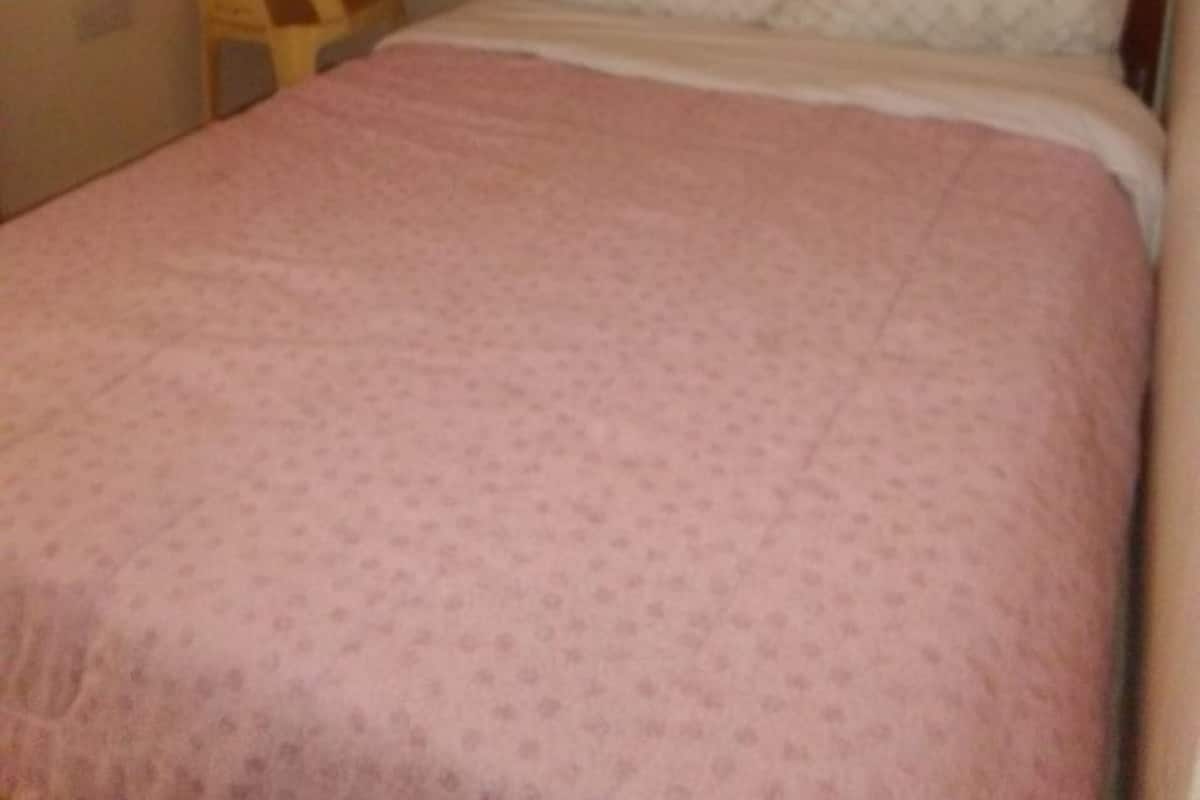 Double Room | Desk, free WiFi, bed sheets