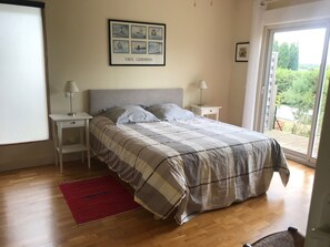 2 chambres, fer et planche à repasser, Wi-Fi, draps fournis