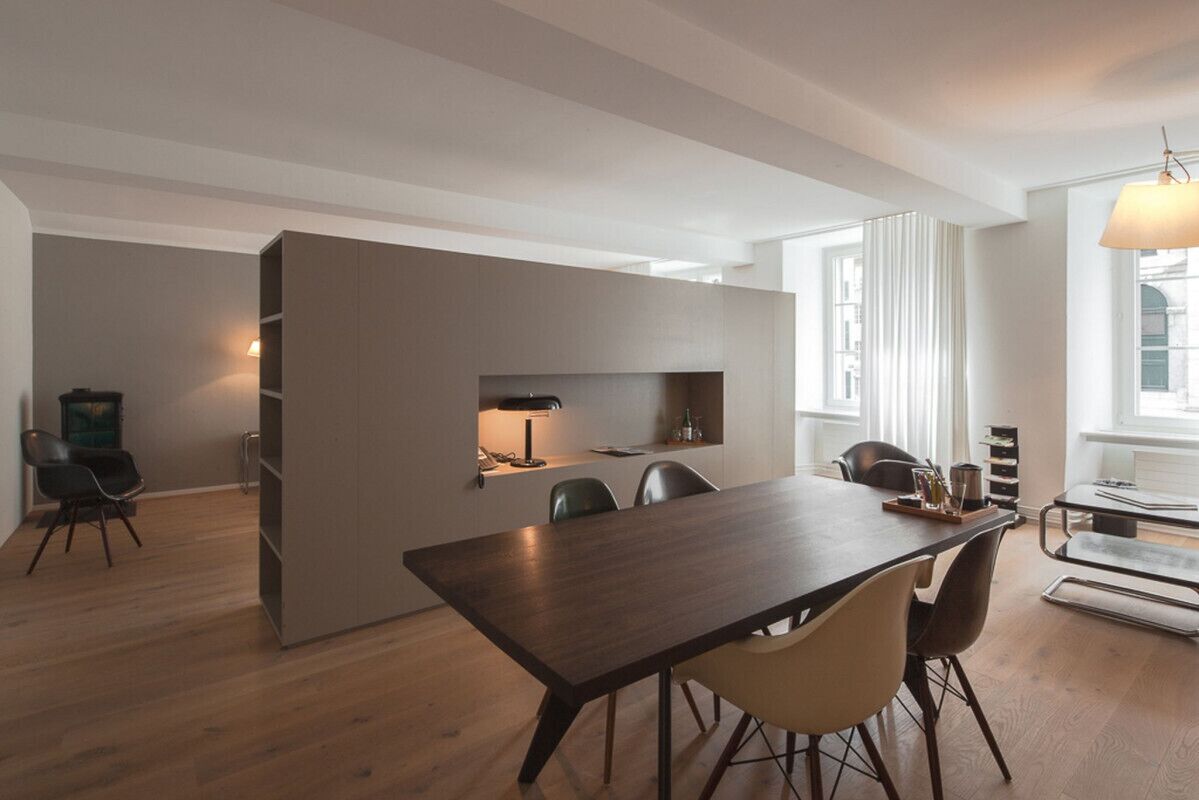 Design-Loft | Wohnbereich | 80-cm-Fernseher mit Kabelempfang