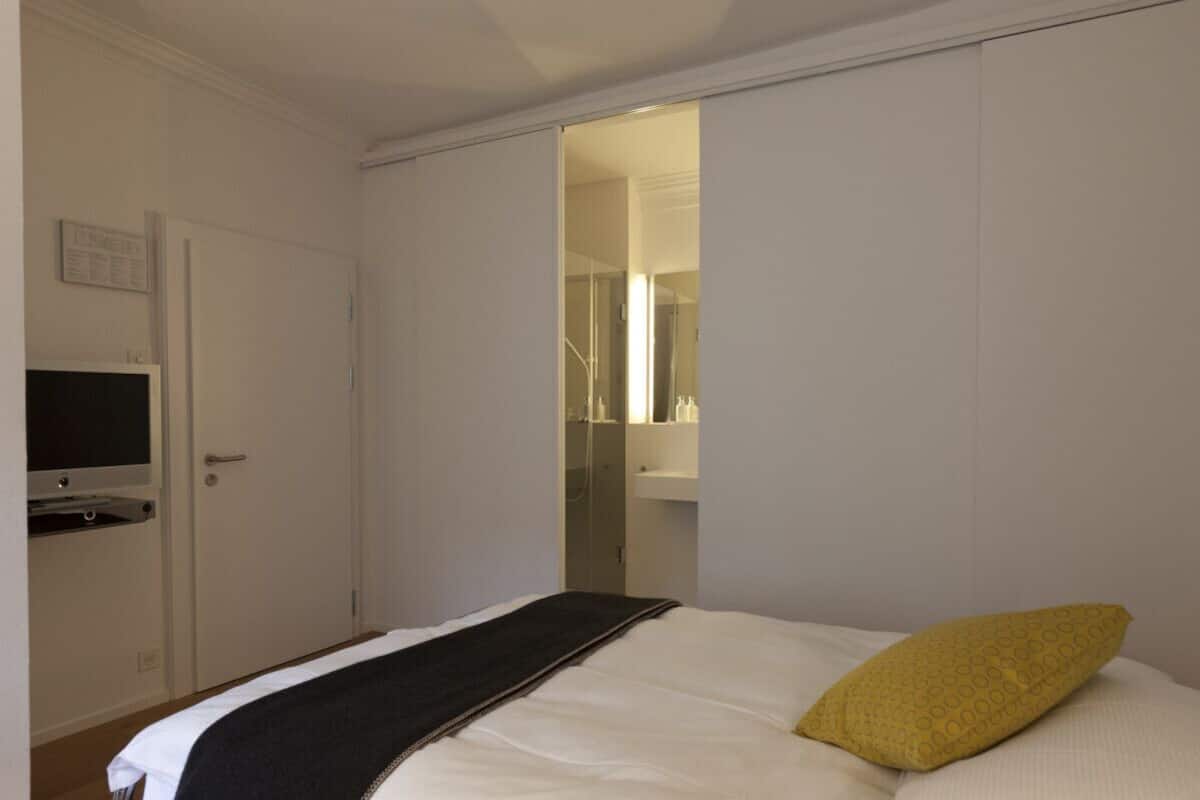 Quarto solteiro clássico | 1 quarto, escrivaninha, Wi-Fi de cortesia