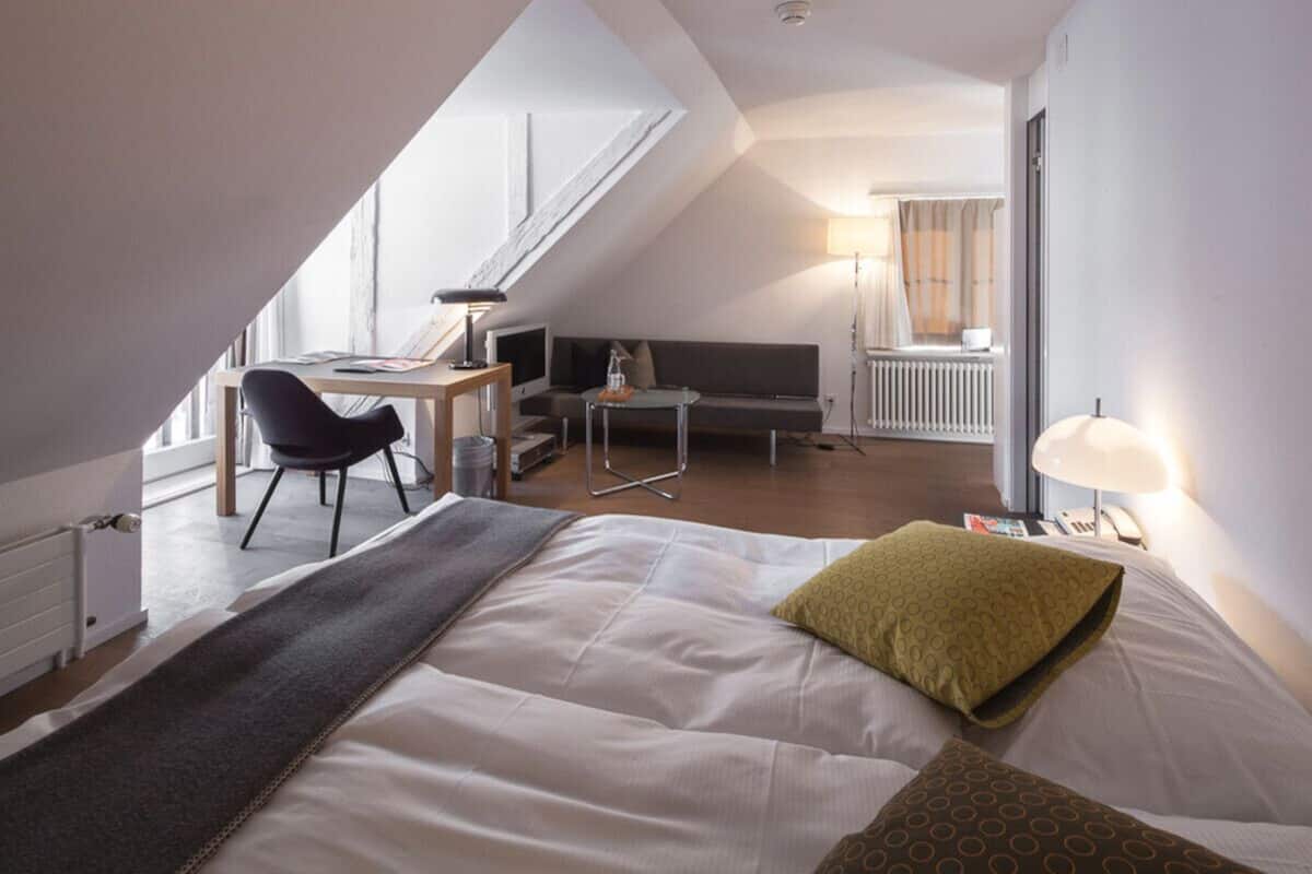 Quarto casal superior | 1 quarto, escrivaninha, Wi-Fi de cortesia