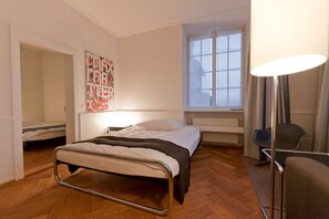 Triple Room | Desk, free WiFi