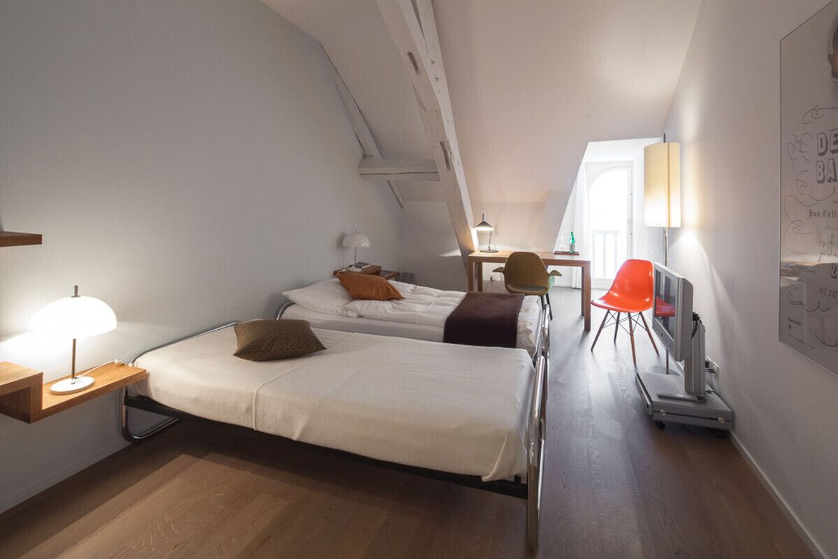 Classic Twin Room | Desk, free WiFi