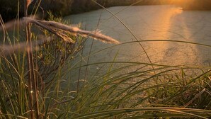 A river with a sunset in the background. - 2 bedroom house in toledo (Toledo)