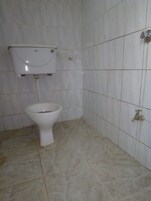 Double Room | Bathroom | Shower, free toiletries, slippers, towels