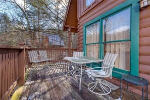 Balcony - Wildwood Cove, 2 Bedrooms, Fireplace, Wifi, Jetted Tub, Hot Tub, Sleeps 6 (Sevierville)