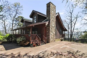 Exterior - Alpine Ski Lodge, 2 Bedrooms, Near Ober Gatlinburg, Hot Tub, Sleeps 6 (Gatlinburg)