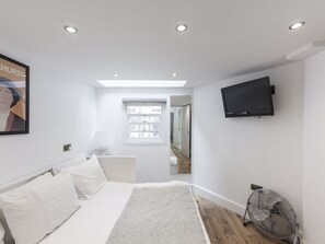 3 Schlafzimmer, Reisekinderbett
