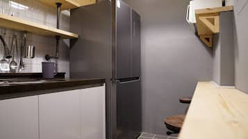 Frigorifero nell'area comune, forno a microonde nell'area comune