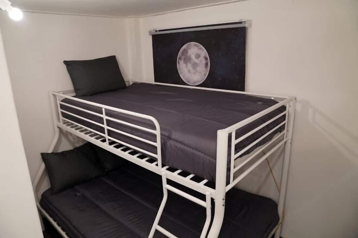 Rideaux occultants, fer et planche Ă repasser, Wi-Fi gratuit