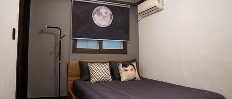 Cortinas blackout, tabla de planchar con plancha y wifi gratis