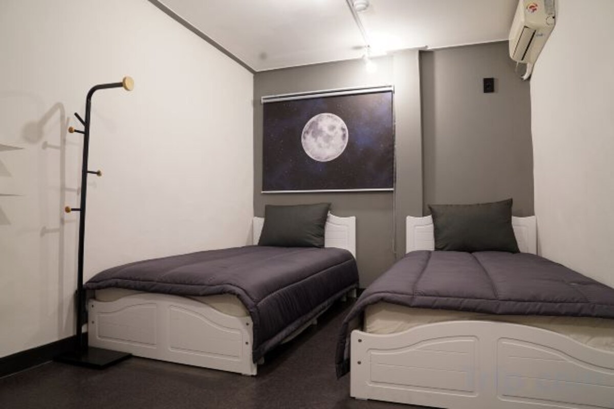 Deluxe Twin Private Room