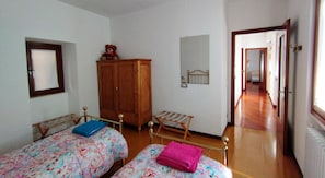 Appartement de base, 2 chambres | 3 chambres, accès au Wi-Fi (inclus), literie fournie