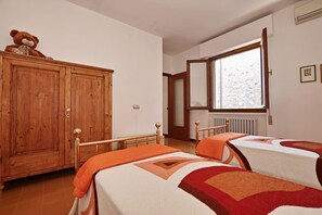 Basic Apartment, 2 Bedrooms | 3 bedrooms, free WiFi, bed sheets