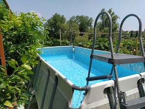 Piscine extérieure en saison