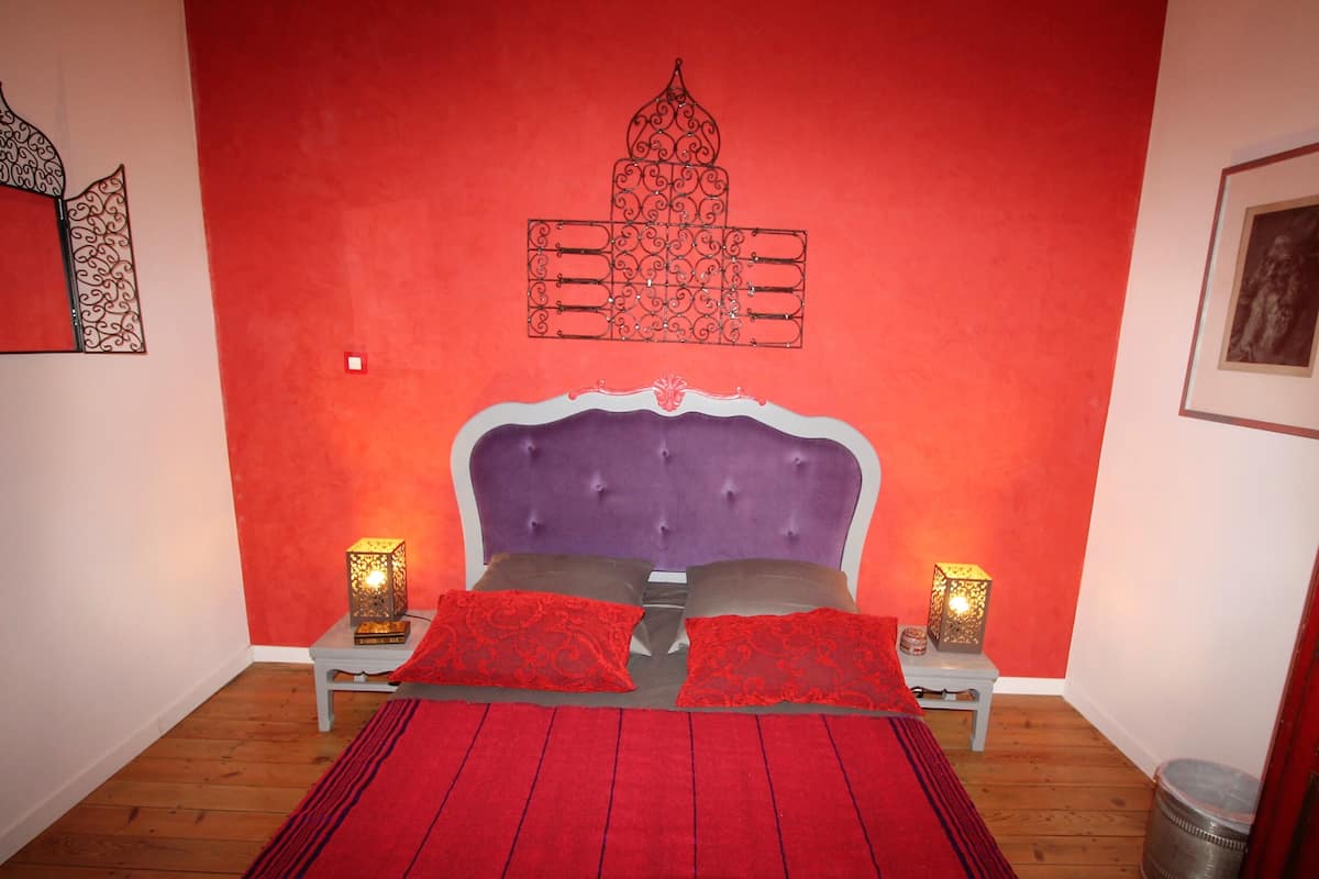 Kamer (Orientale) | 1 slaapkamer, individueel gedecoreerd, individueel gemeubileerd