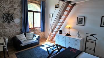 Suite (Marine) | 1 bedroom, individually decorated, individually furnished, free WiFi