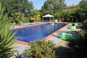 Piscina externa sazonal