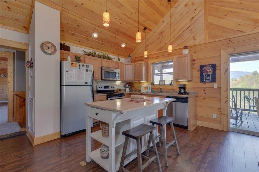 Cabin, Multiple Beds, Hot Tub, Mountain View | Private kitchen | Fridge, microwave, stovetop, dishwasher