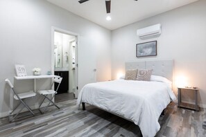 Bureau, fer et planche à repasser, Wi-Fi gratuit, draps fournis