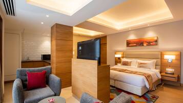 Studio, 1 King Bed, Non Smoking, City View (Kitchen) | Minibar, in-room safe, individually furnished, desk