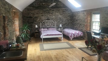Traditional House, 2 Bedrooms | 2 bedrooms, individually decorated, individually furnished