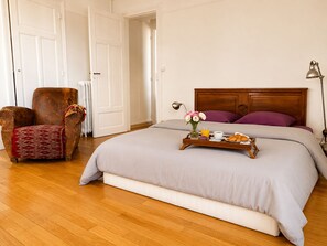 1 chambre, bureau, fer et planche à repasser, Wi-Fi