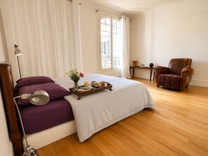 1 chambre, bureau, fer et planche à repasser, Wi-Fi